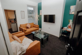 Entire 4 Bed House - Monthly Discount - By Centre